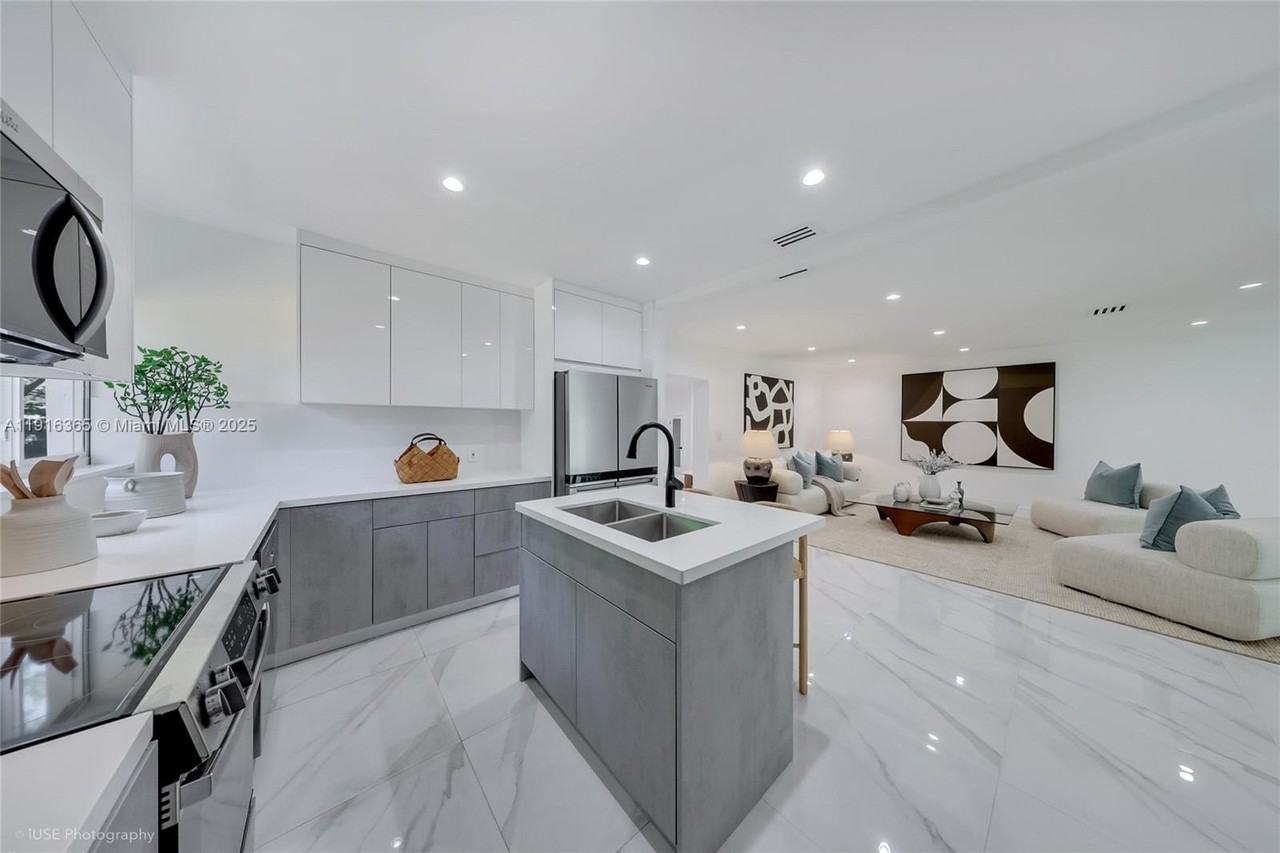 871 Ne 81st St - Photo 7 of 25