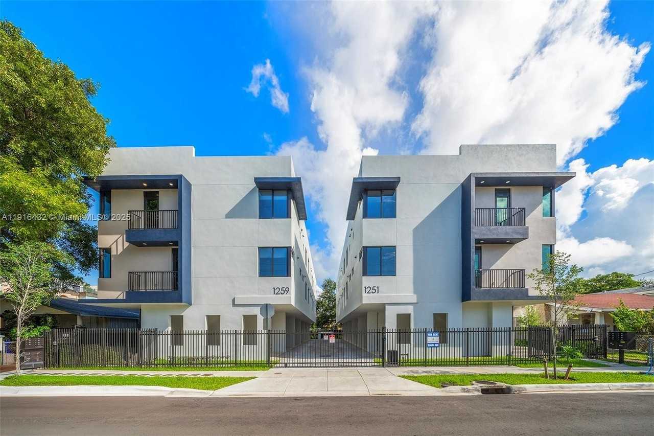 1251 Southwest 3rd Street - Photo 2 of 18