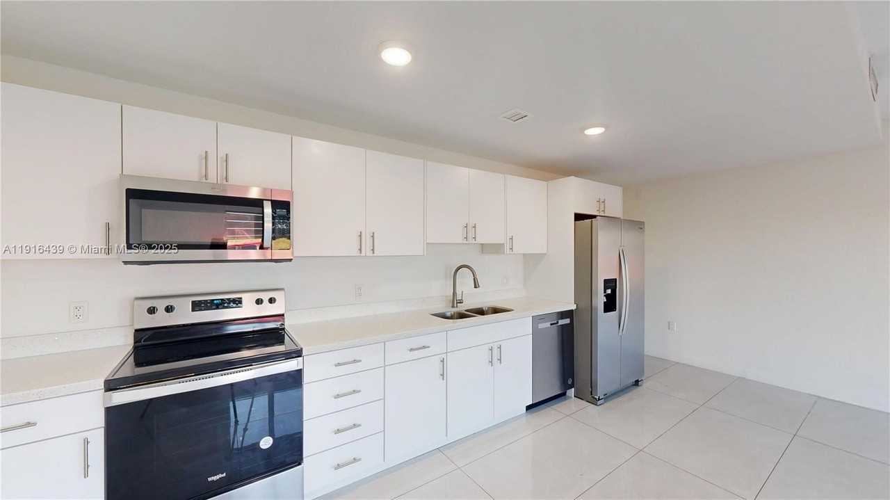 14546 Sw 260th St #14546 - Photo 2 of 32