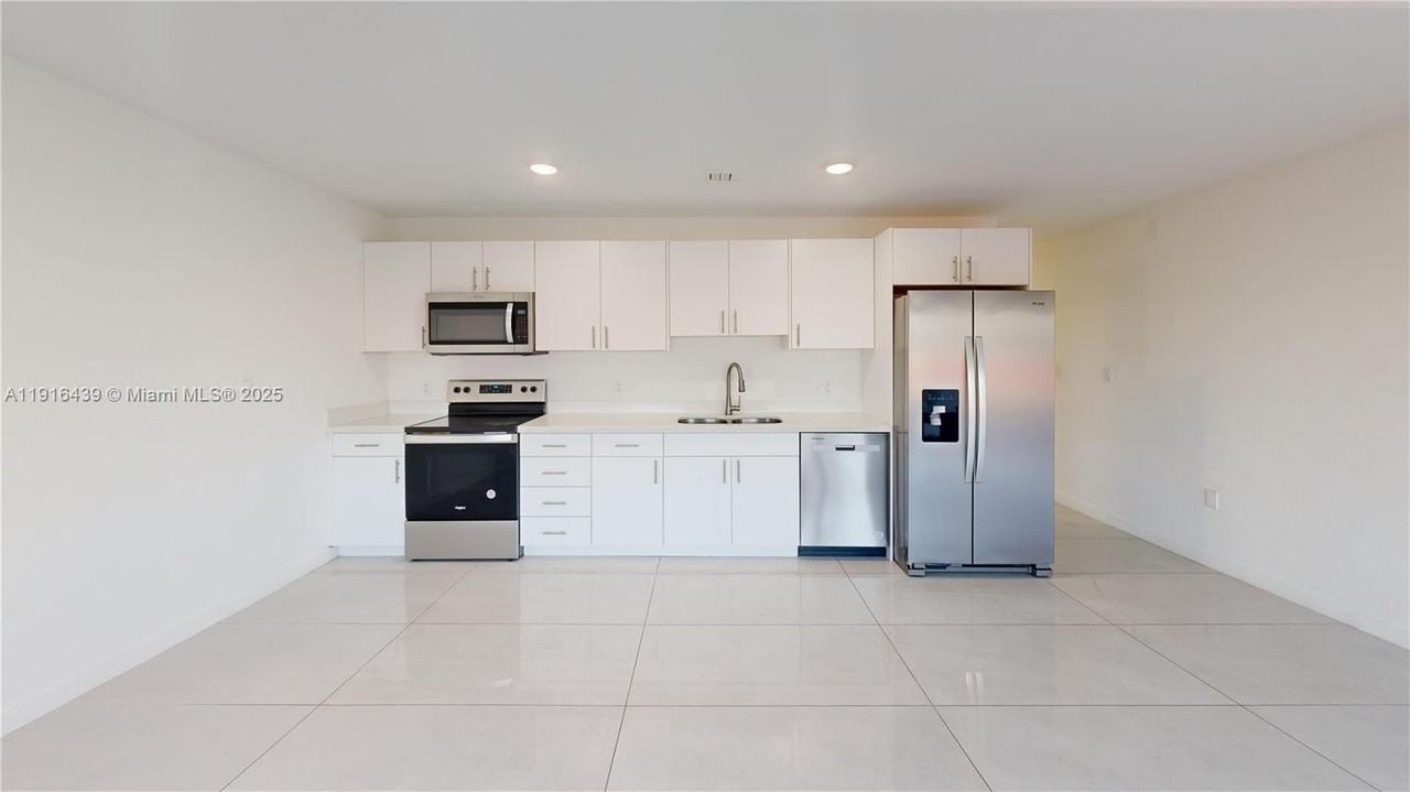 14546 Sw 260th St #14546 - Photo 6 of 32