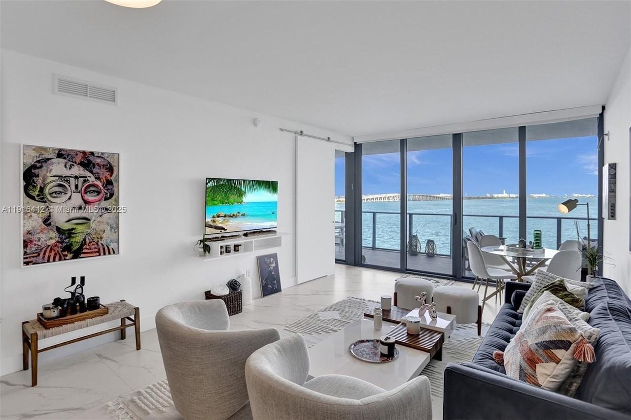 3131 Ne 7th Ave #403 - Photo 3 of 11