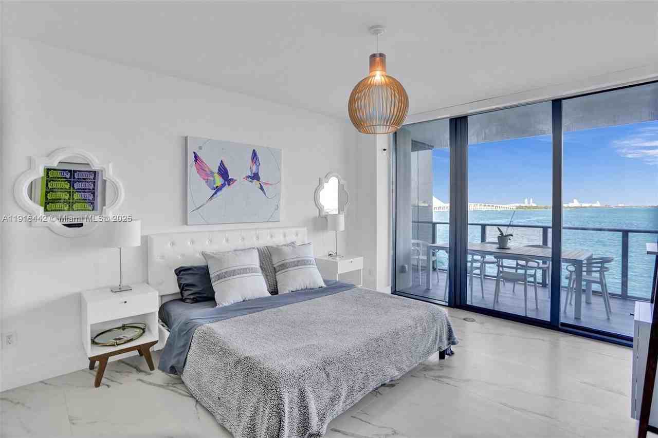 3131 Ne 7th Ave #403 - Photo 4 of 11