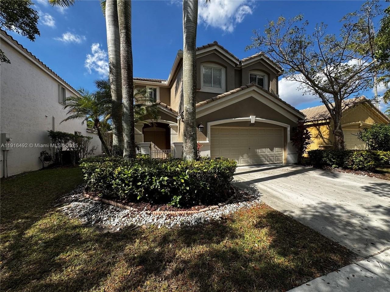 1007 Bamboo Ln - Photo 2 of 27