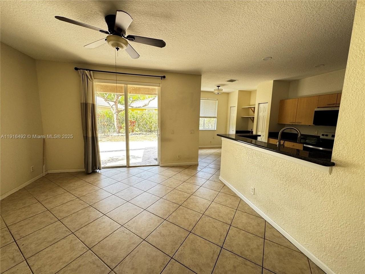 1007 Bamboo Ln - Photo 6 of 27