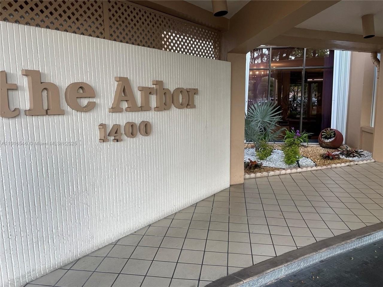 1400 Saint Charles Place #524