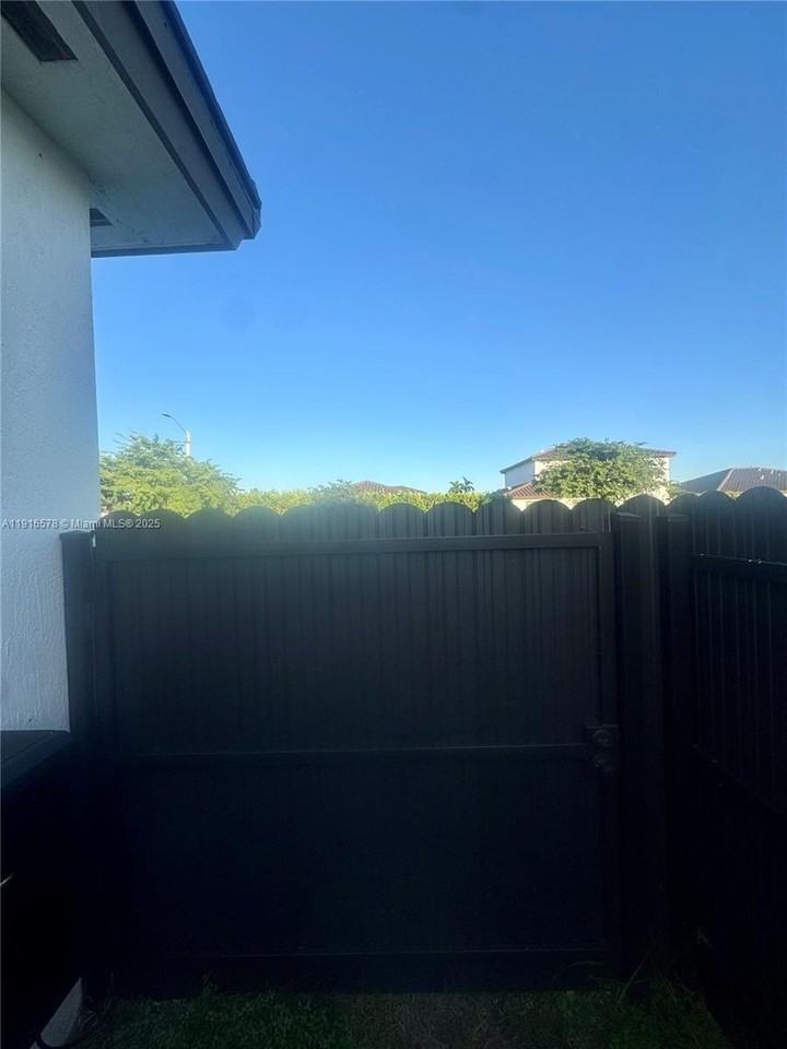 22712 Sw 129th Ave #1 - Photo 5 of 5