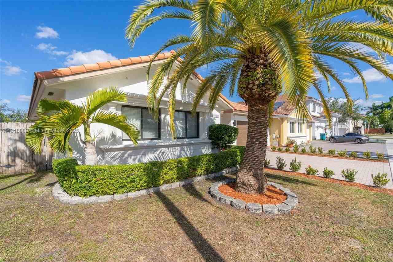 15057 Sw 32nd St - Photo 3 of 31