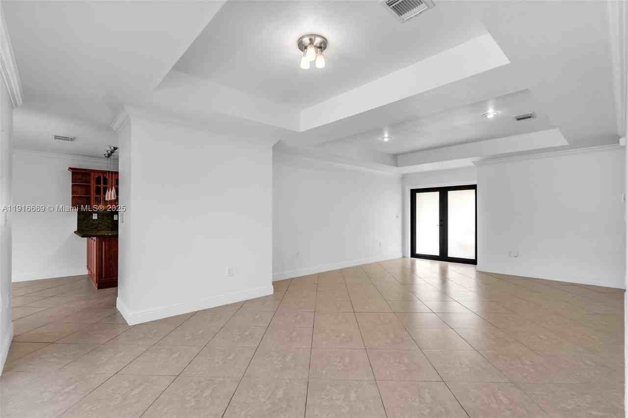 15057 Sw 32nd St - Photo 7 of 31