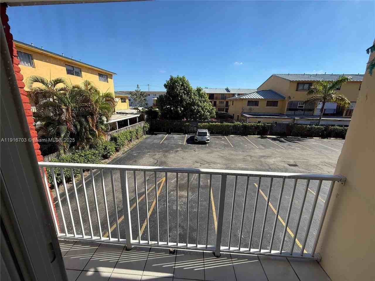 1255 W 49th Pl #B201 - Photo 3 of 11