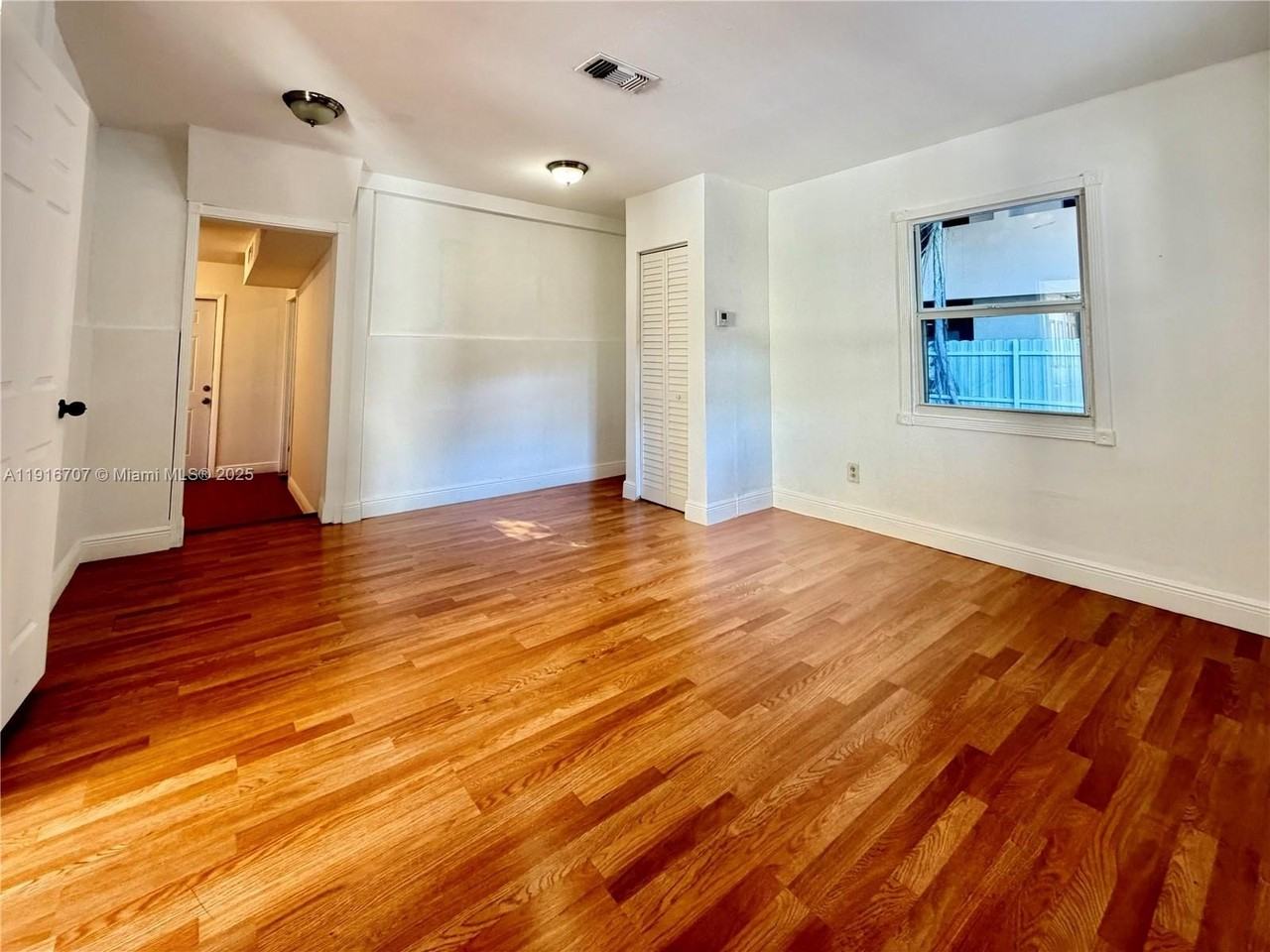 2729 Sw 24th St #2729 - Photo 2 of 11