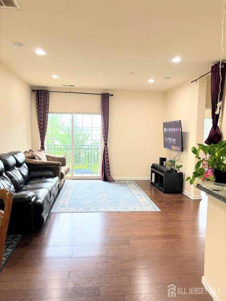 626 Strassle Way - Photo 3 of 4