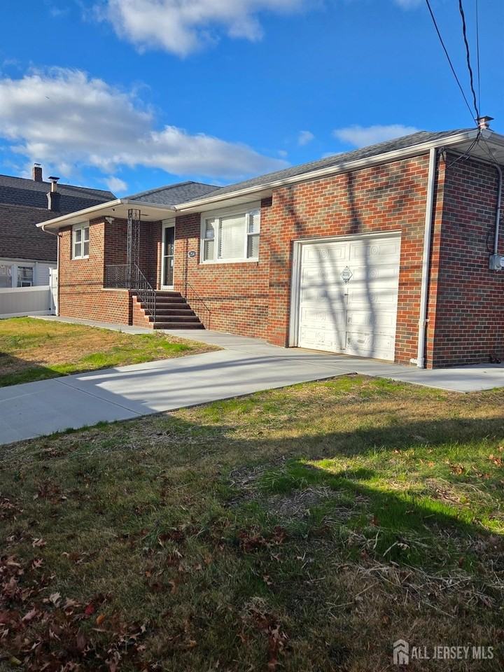 354 Alpine St - Photo 2 of 16