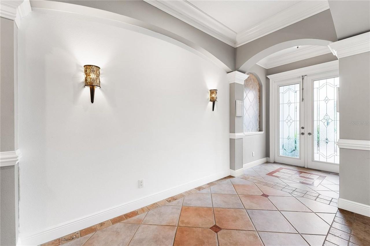 1308 Thornapple Dr - Photo 5 of 44