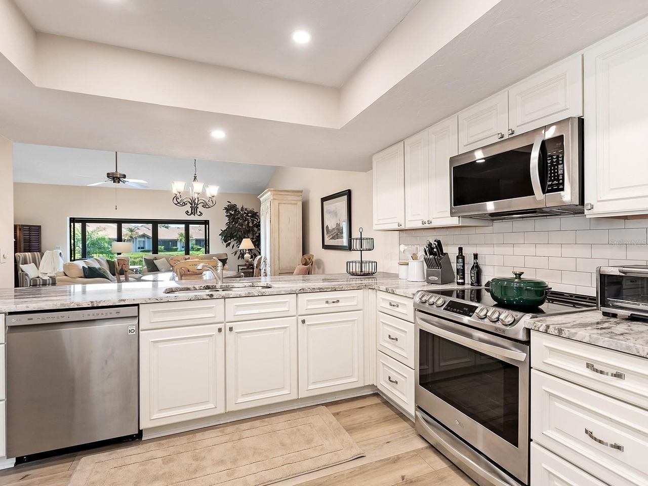 6094 Wilshire Blvd #8 - Photo 5 of 42