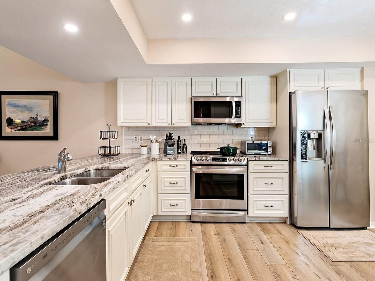 6094 Wilshire Blvd #8 - Photo 6 of 42