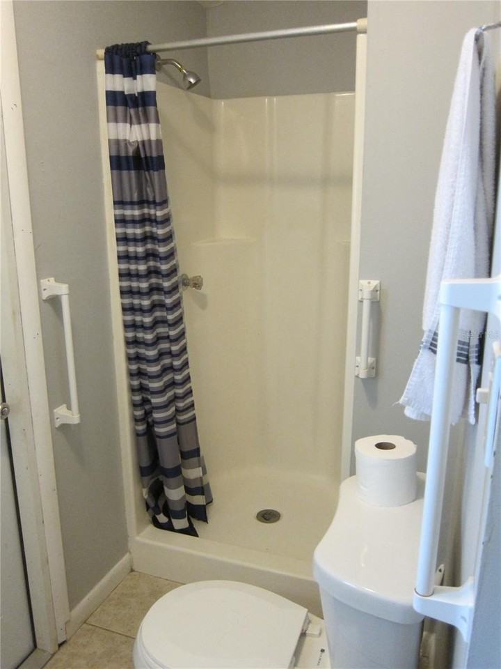 1602 Sw Williston Rd #A - Photo 7 of 8