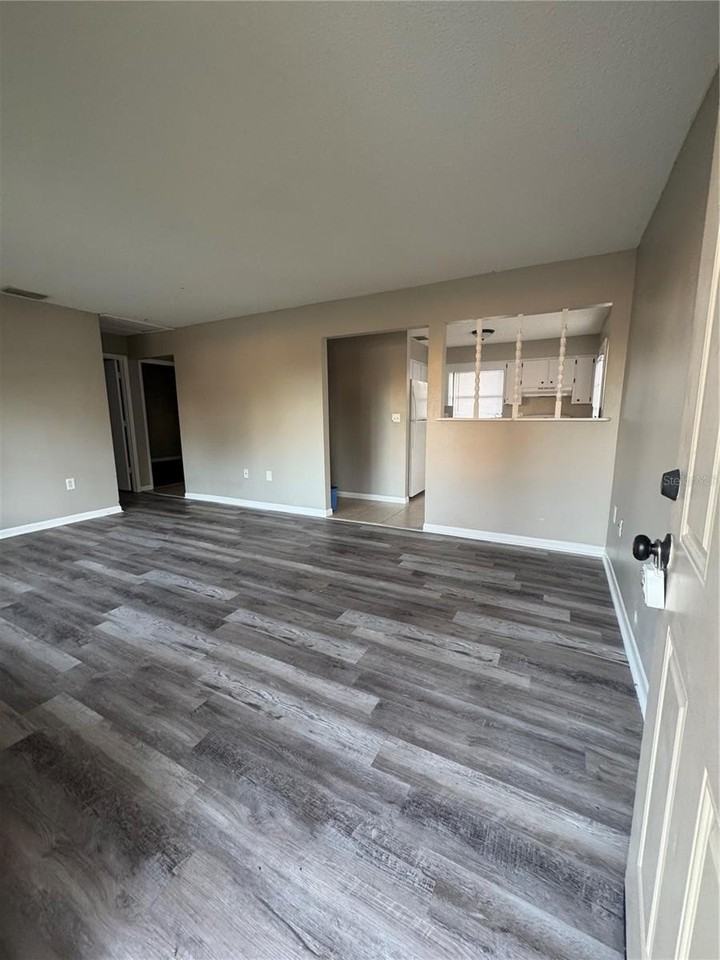 121 Shannon Dr - Photo 2 of 10