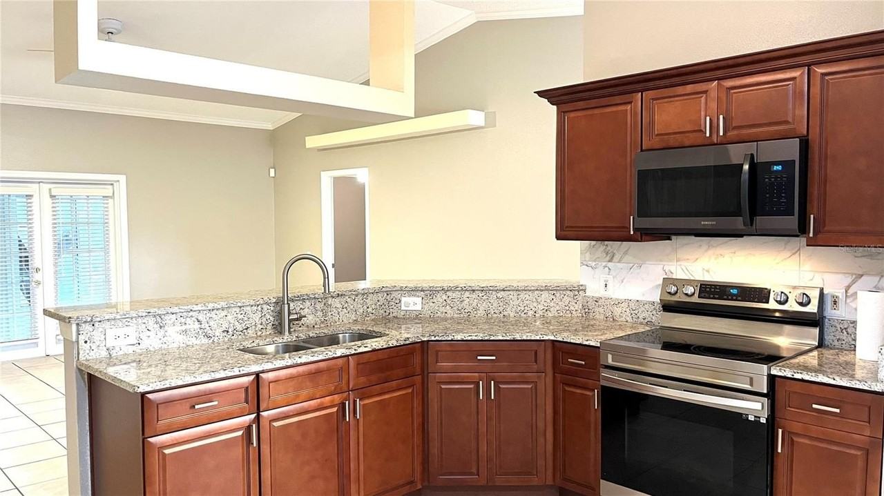 326 Fox Lake Dr - Photo 3 of 37