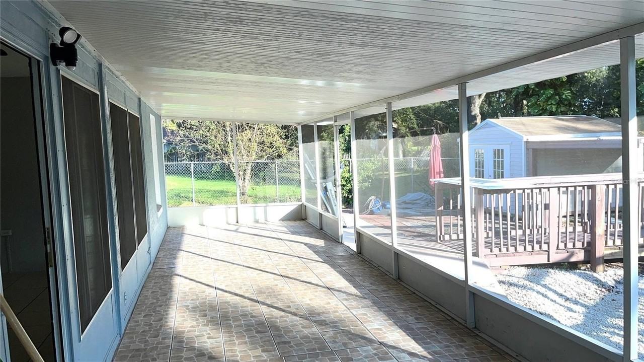 326 Fox Lake Dr - Photo 5 of 37