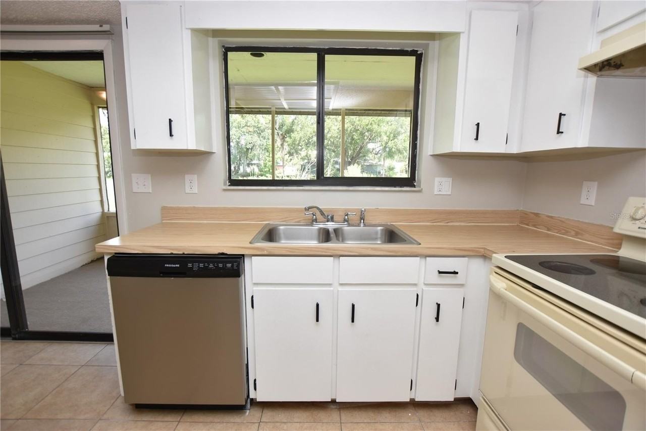 1440 Ridge Lake Ct - Photo 3 of 23