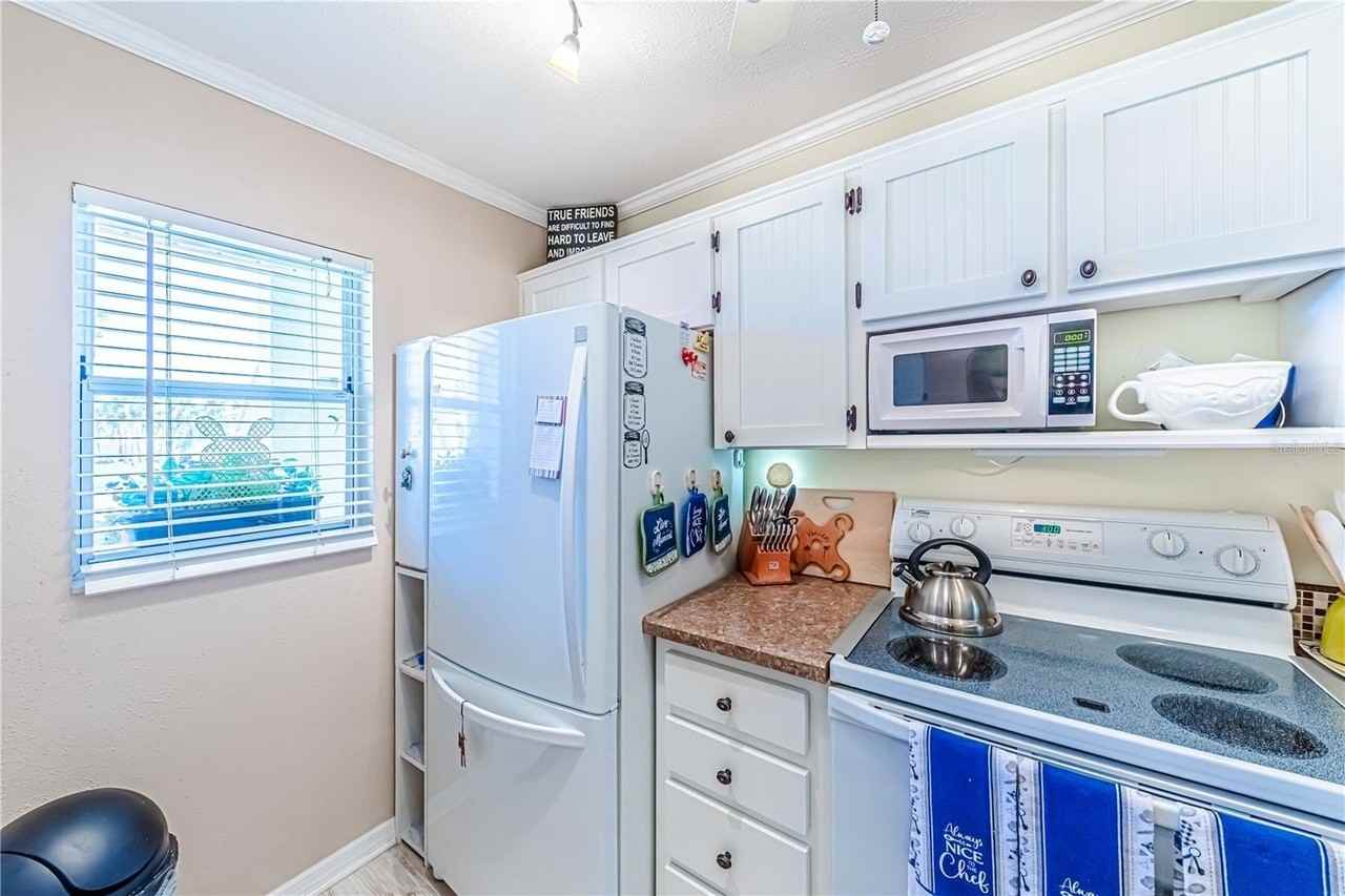 400 Cerromar Cir #101 - Photo 6 of 37