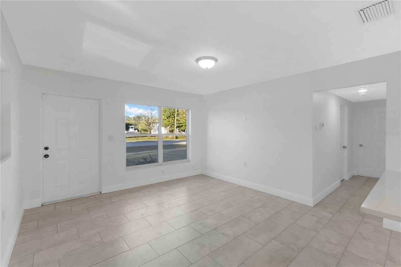 14410 Sussex Dr - Photo 3 of 18