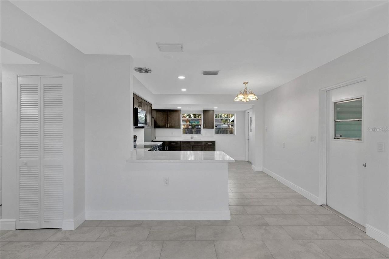 14410 Sussex Dr - Photo 5 of 18