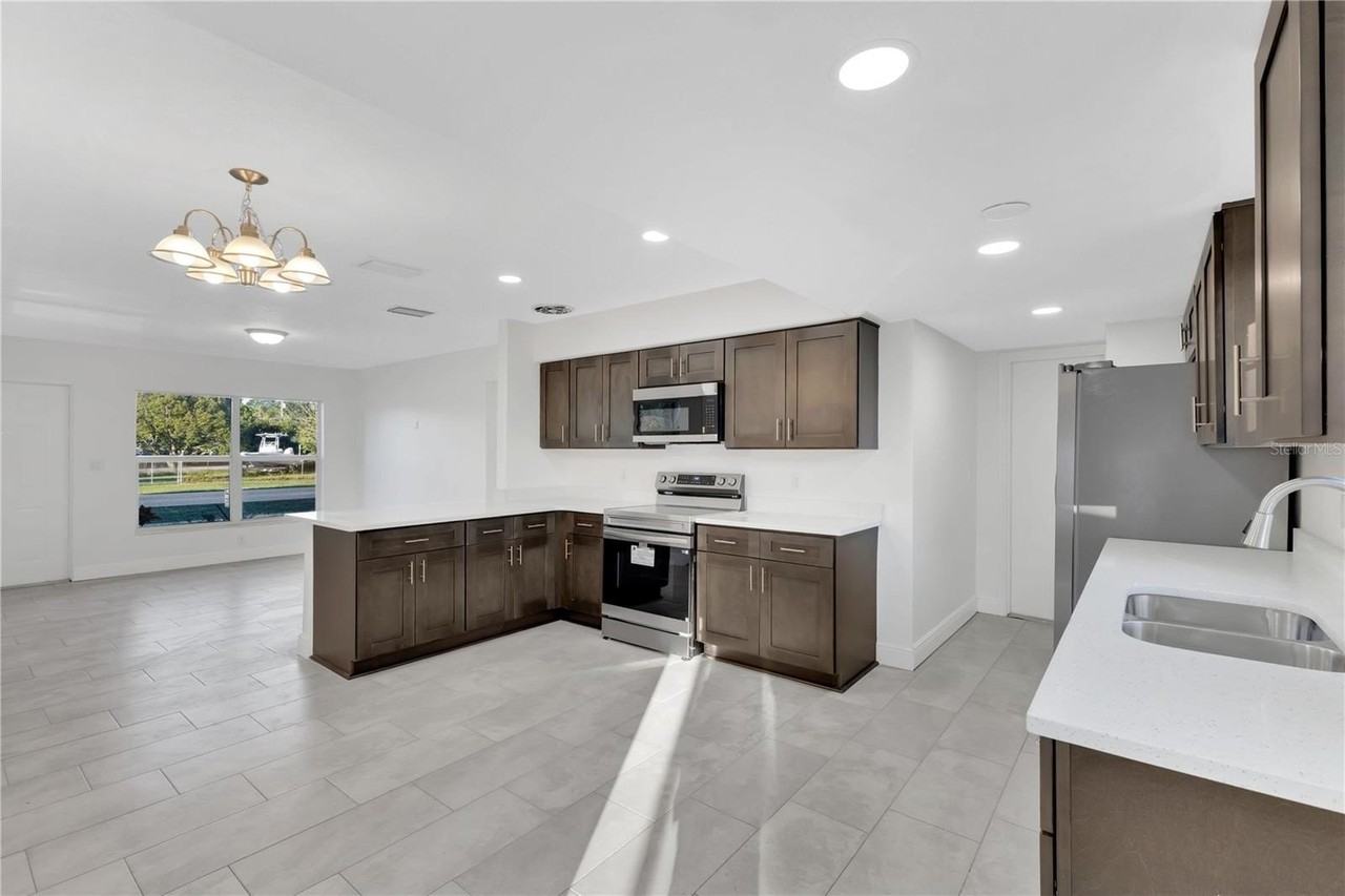 14410 Sussex Dr - Photo 7 of 18