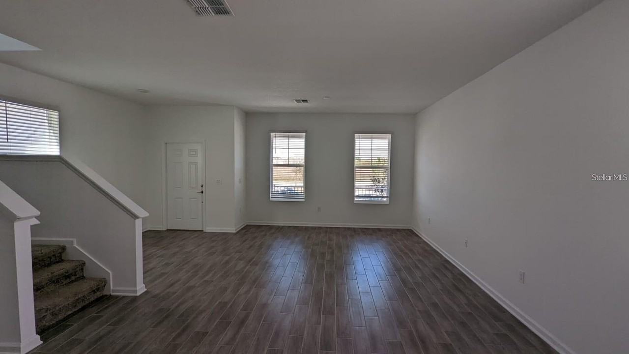 1740 Cross Prairie Pkwy - Photo 3 of 20