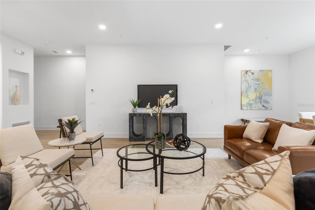 266 Park Lake St #19 - Photo 4 of 33