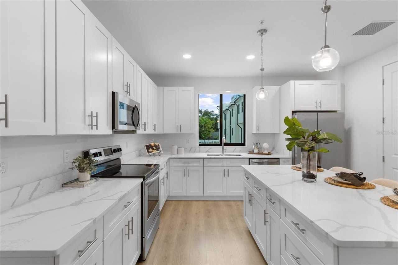 266 Park Lake St #19 - Photo 6 of 33