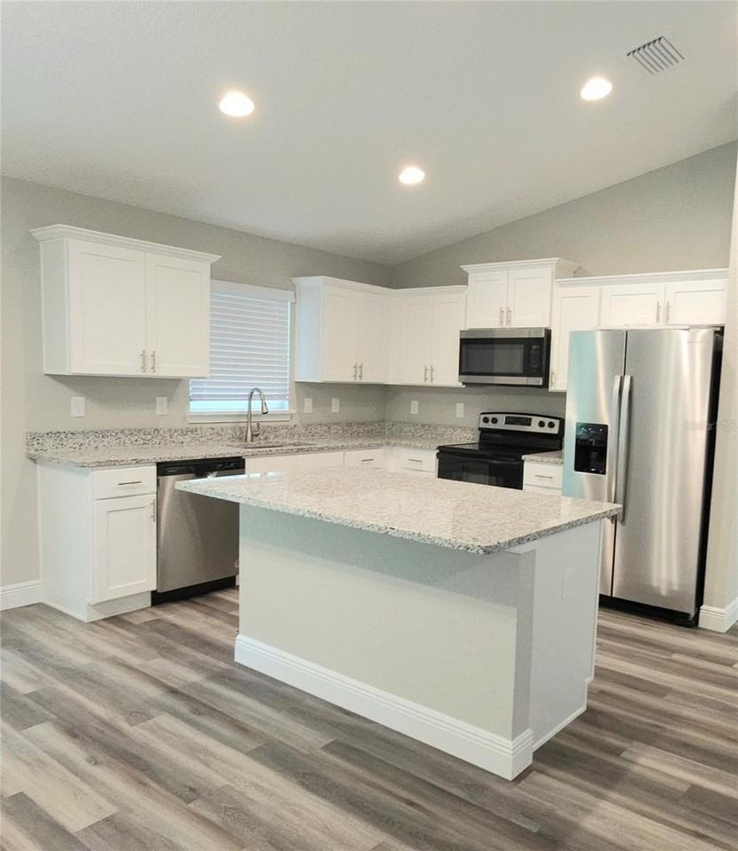 10057 N Athenia Dr - Photo 2 of 13