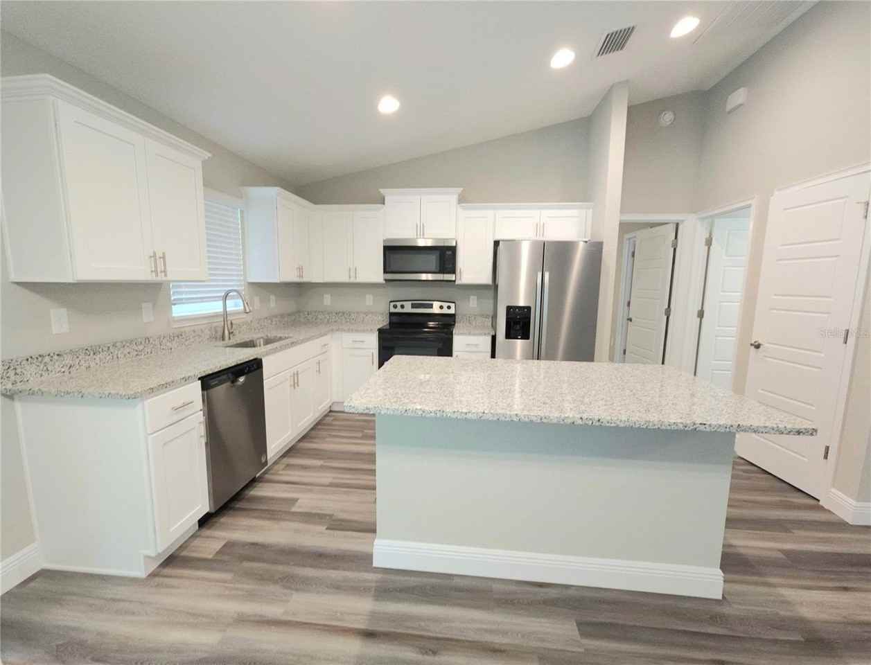 10057 N Athenia Dr - Photo 3 of 13