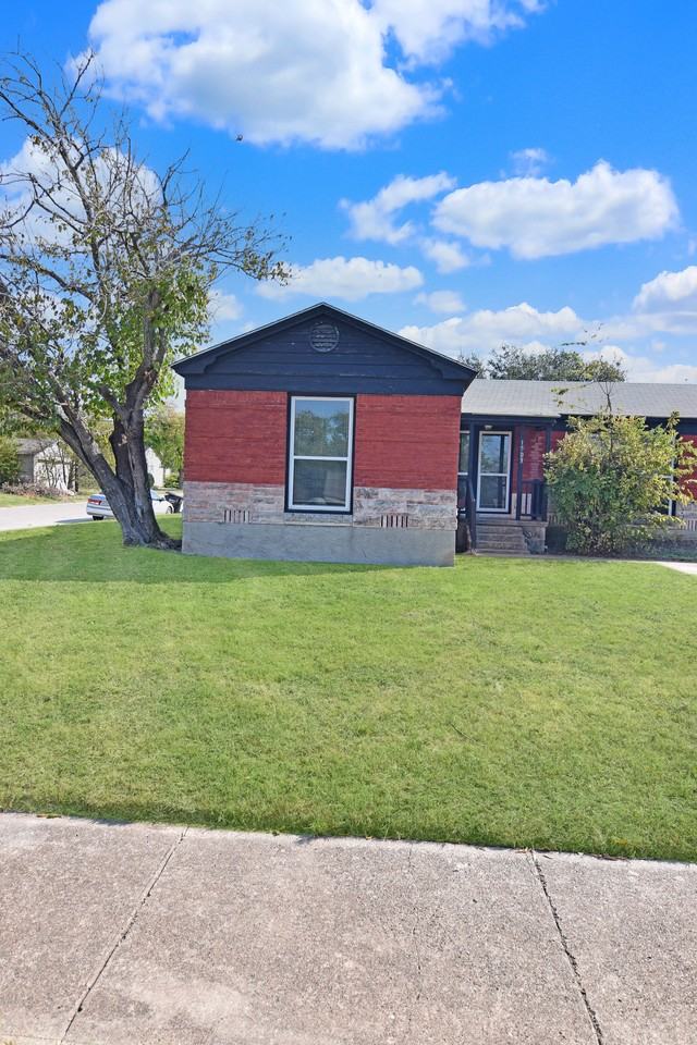 1503 S 9th St - Photo 2 of 16