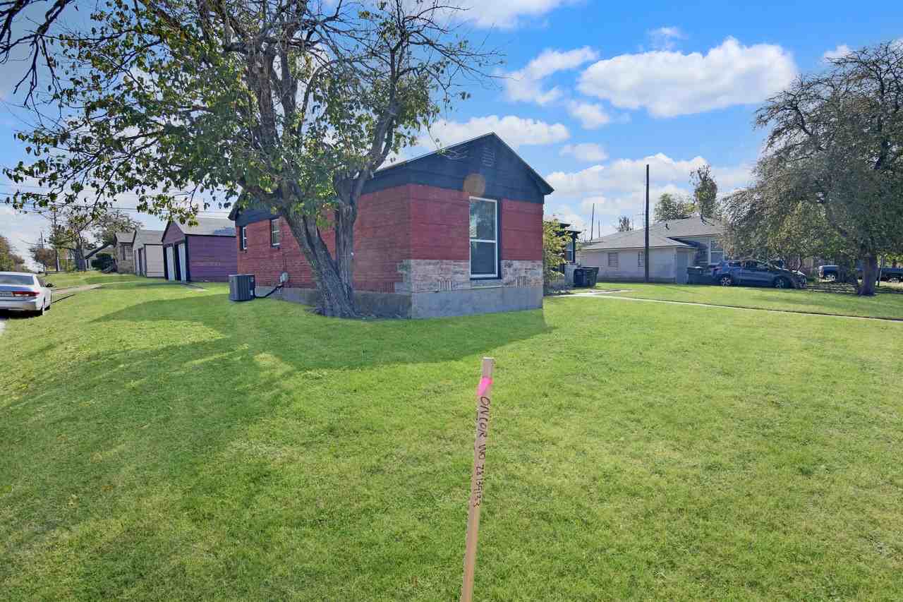 1503 S 9th St - Photo 3 of 16