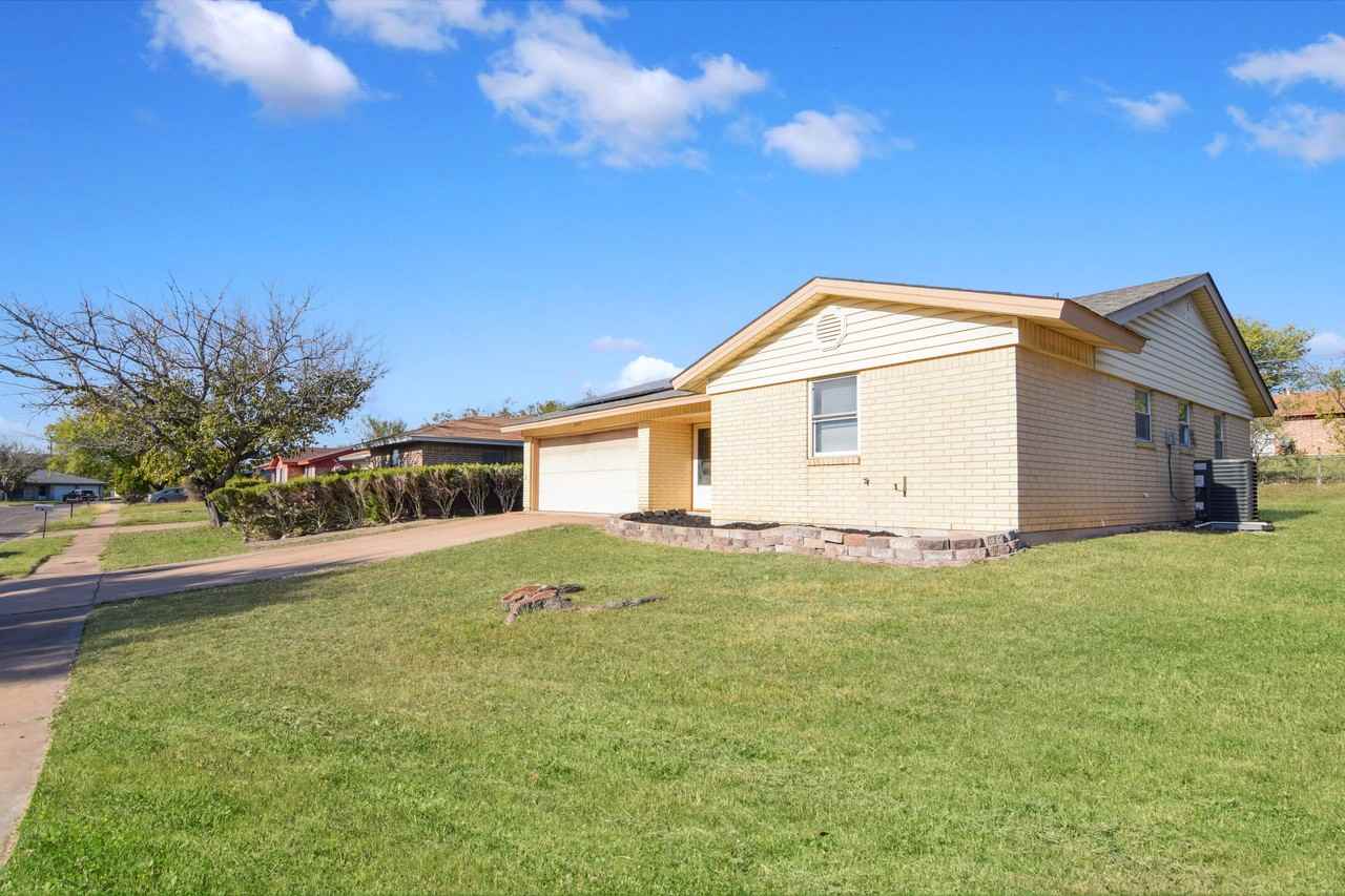 302 Myra Lou Ave - Photo 2 of 17