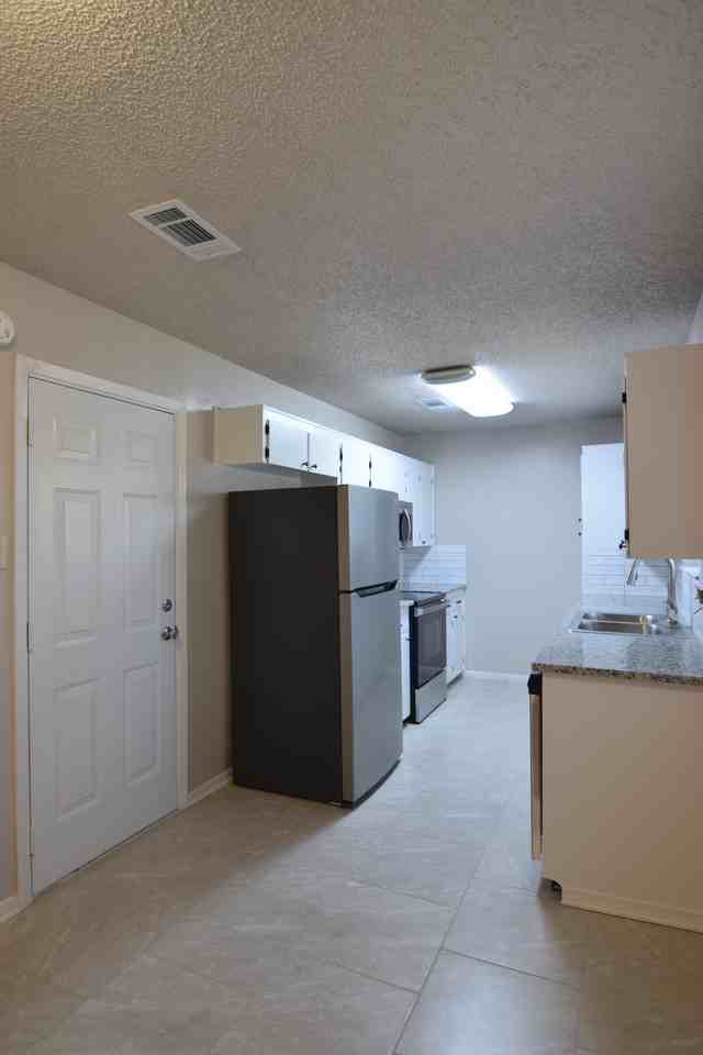 302 Myra Lou Ave - Photo 4 of 17