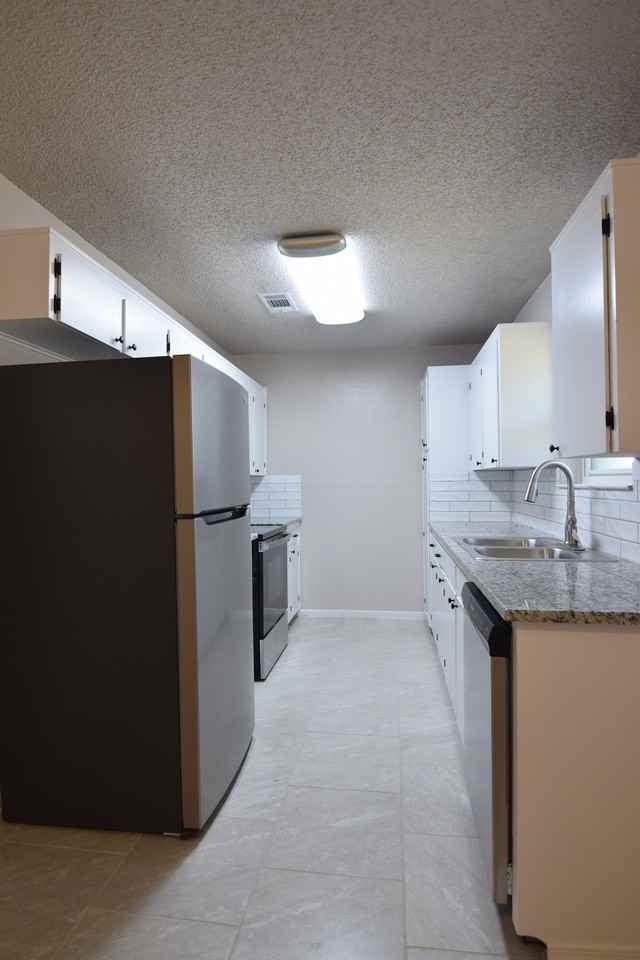 302 Myra Lou Ave - Photo 5 of 17