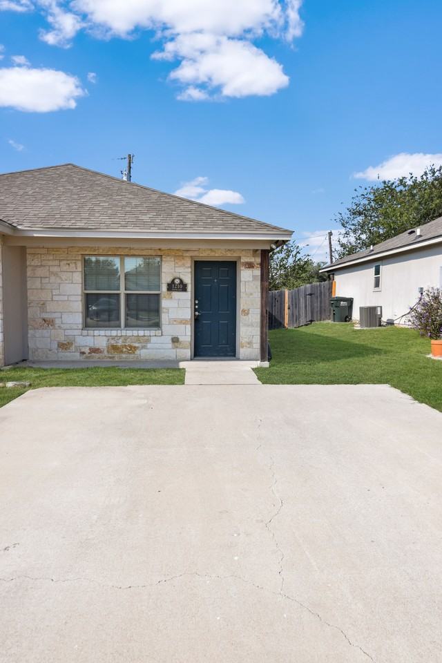 1210 Honor Lane - Photo 2 of 16