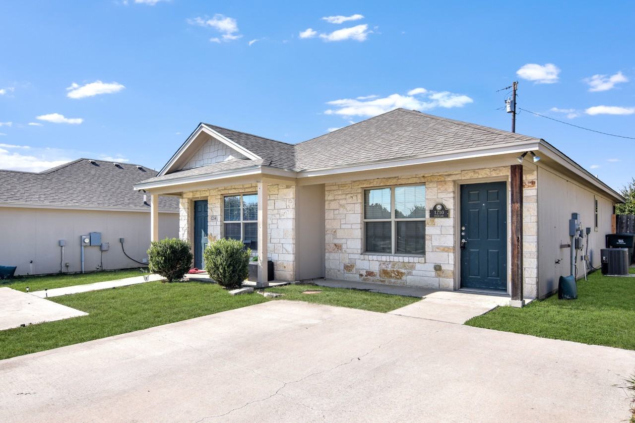 1210 Honor Lane - Photo 3 of 16