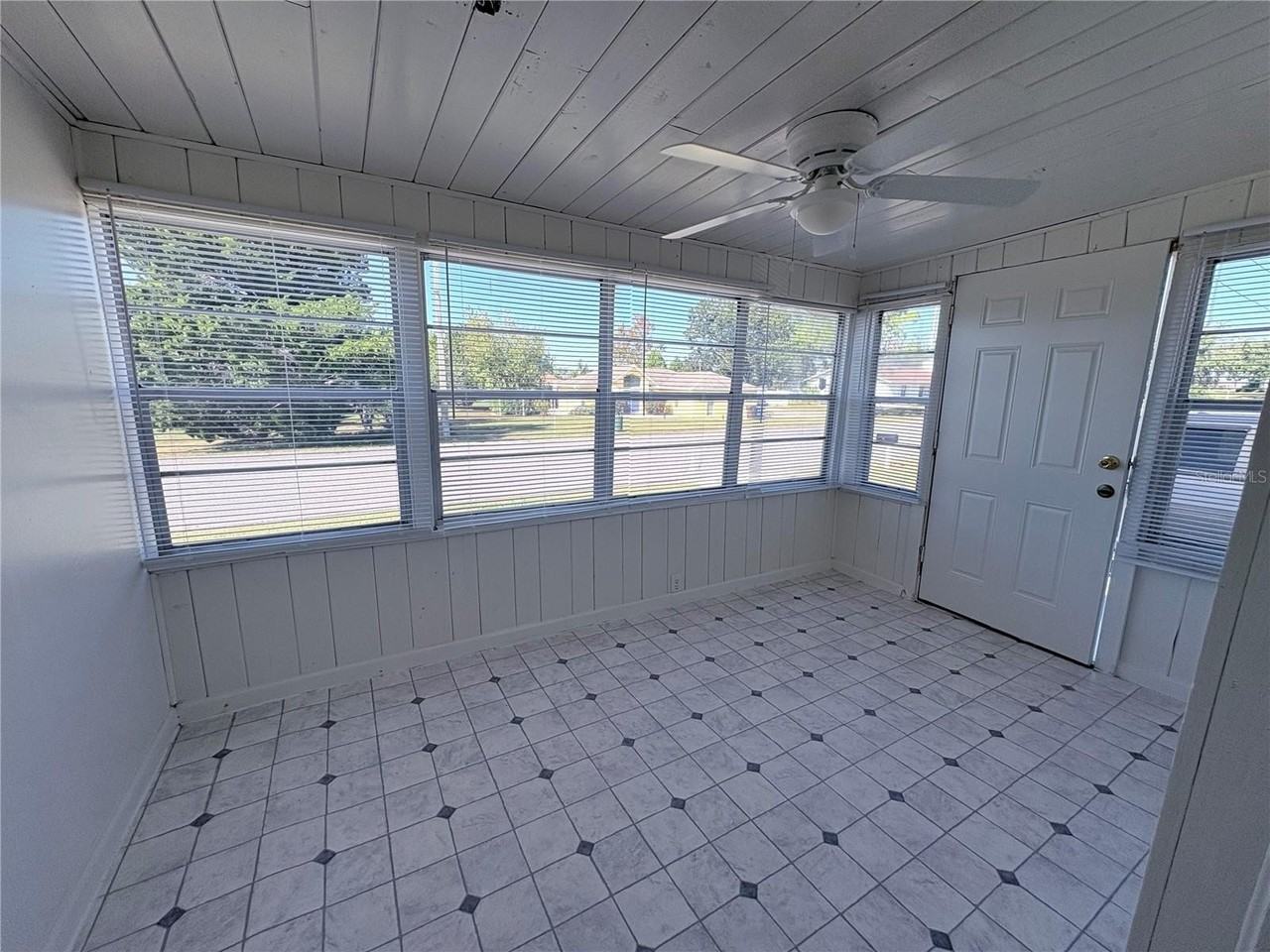 2320 Crest Dr - Photo 4 of 17