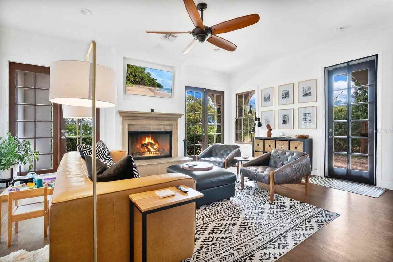 300 Killarney Dr - Photo 5 of 39