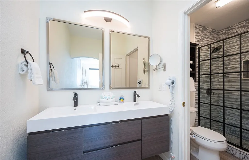 444 Pier Ave - Photo 3 of 12