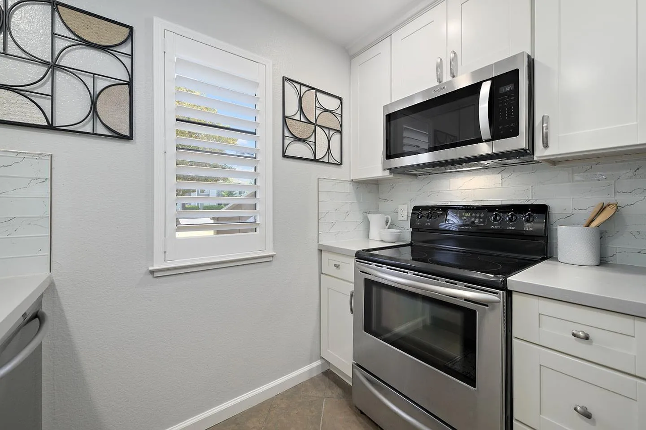 598 Ironwood Ter - Photo 3 of 11