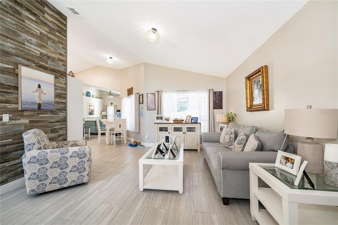 702 Via Bianca Dr - Photo 5 of 28