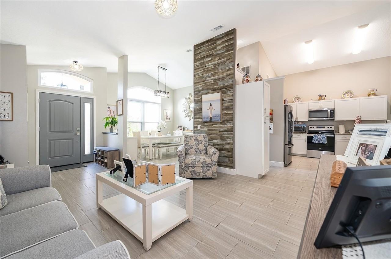 702 Via Bianca Dr - Photo 6 of 28