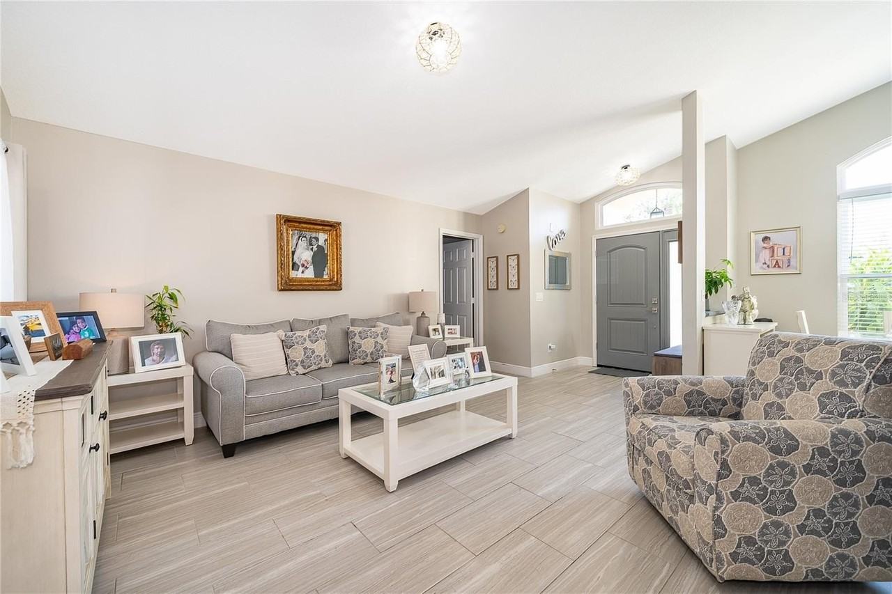 702 Via Bianca Dr - Photo 7 of 28