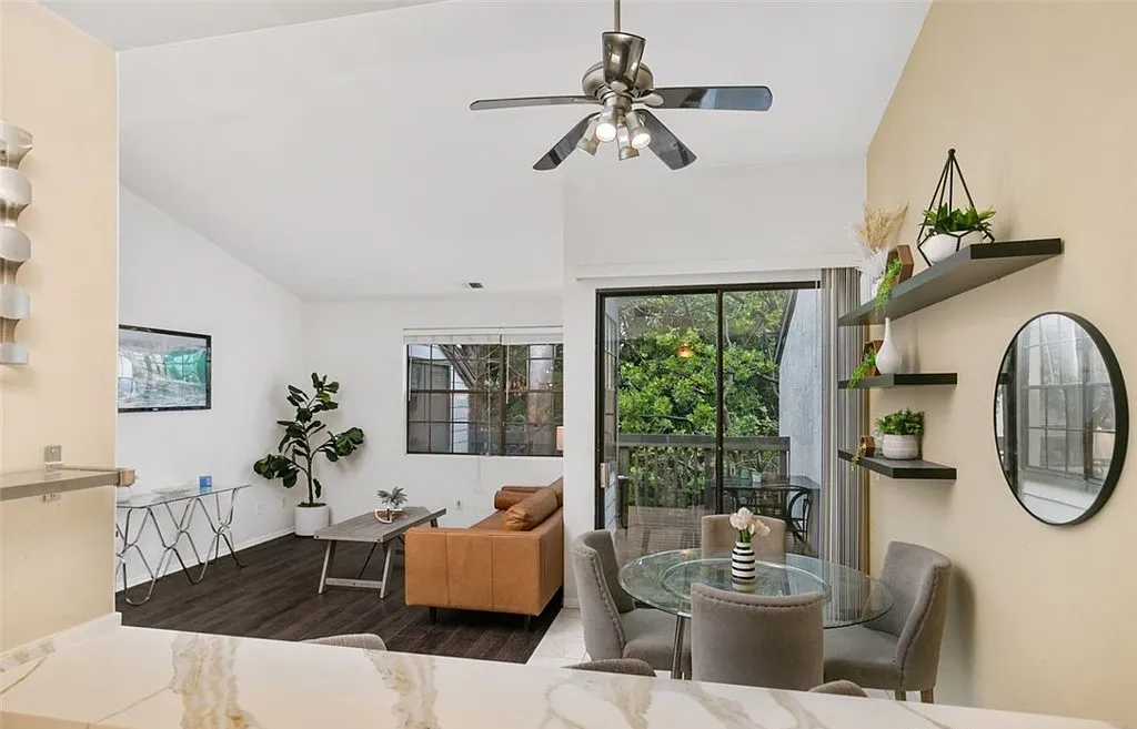 2526 W Macarthur Blvd - Photo 2 of 14