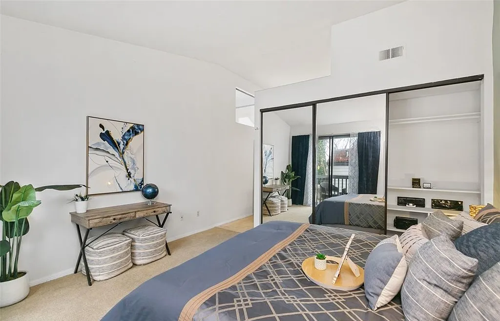 2526 W Macarthur Blvd - Photo 3 of 14