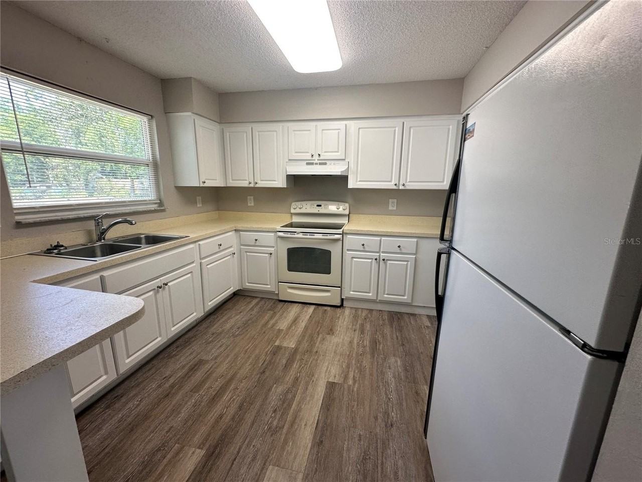 469 Emerald Rd - Photo 6 of 12